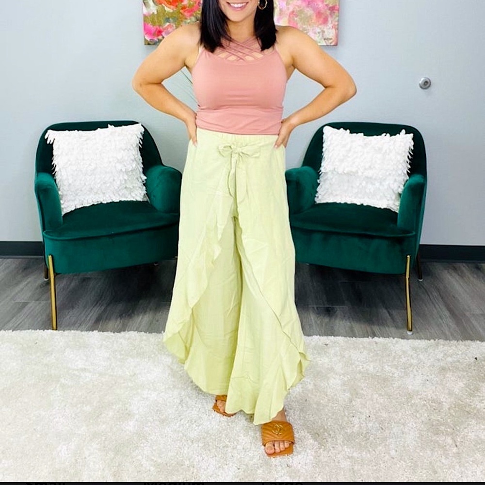 🍒BOGO50%🍒🆕🌿HYFVE: OLIVE Tie Front Ruffle Gaucho Pants MEDIUM